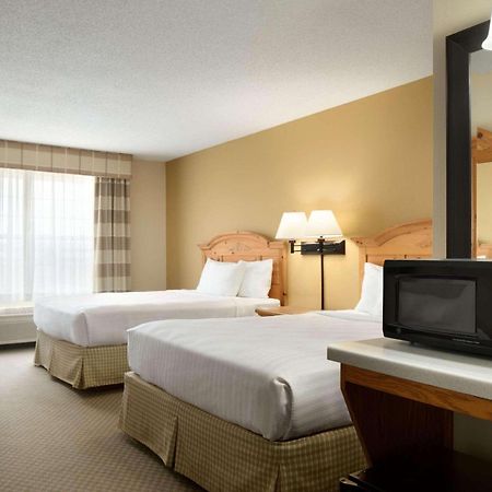 Country Inn & Suites By Radisson, Grinnell, Ia Bagian luar foto