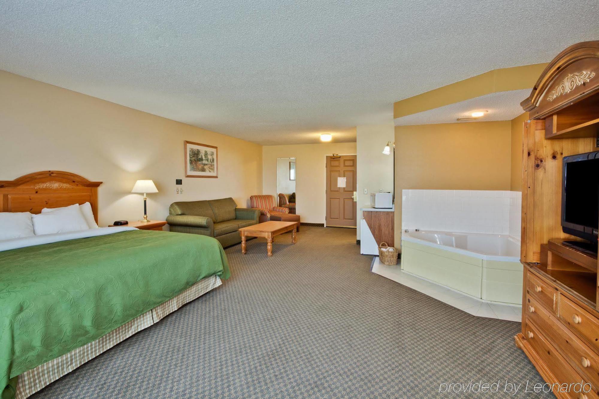 Country Inn & Suites By Radisson, Grinnell, Ia Bagian luar foto