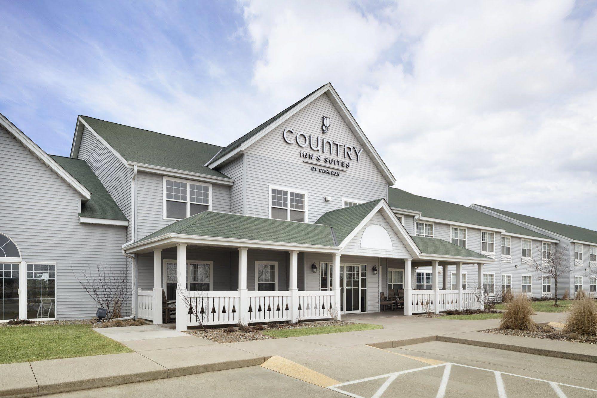 Country Inn & Suites By Radisson, Grinnell, Ia Bagian luar foto