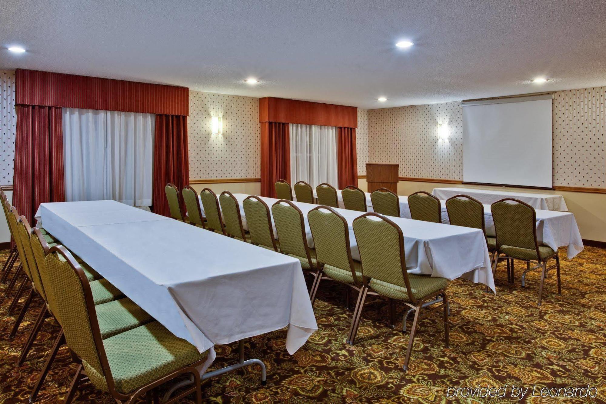 Country Inn & Suites By Radisson, Grinnell, Ia Bagian luar foto